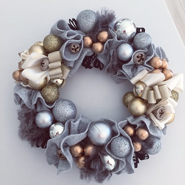 100均のオーナメントボールで！簡単「クリスマスリース」の作り方。 - bobbin ボビン