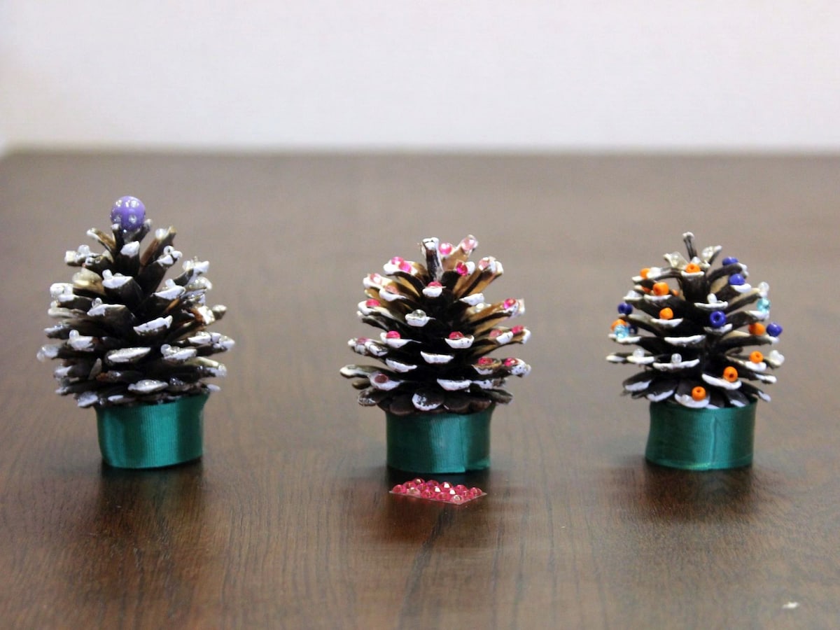 小さくて可愛い「松ぼっくりツリー」の作り方とクリスマスを彩るアレンジ3選。Craftie Style