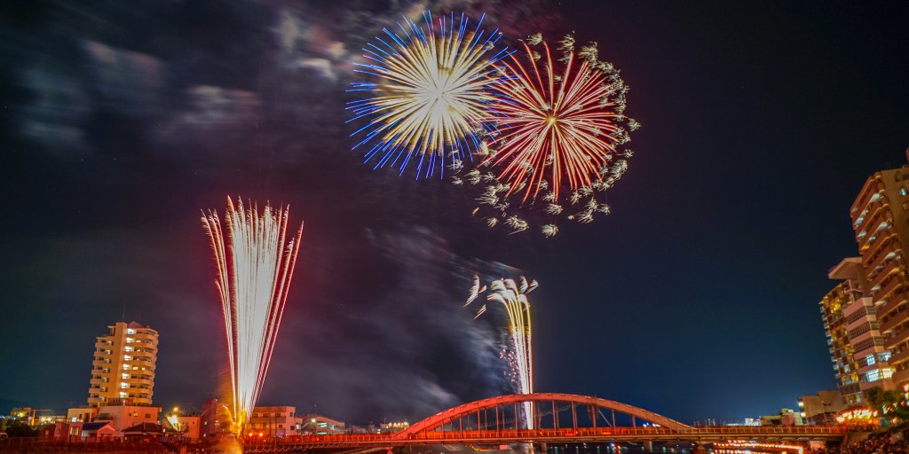 🎆 第49回 伊豆河津温泉郷 『今井浜花火大会』 2025年８月17日 日20：30～ 会場：今井浜海水浴場伊豆今井浜東急ホテル前「今井 浜海岸駅」から徒歩２分 無料駐車場 200台程度 みなさまのお越しをお待ちしております。花火大会fireworksfestival@imai_hama_slsc @