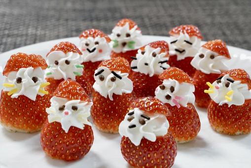 市販品で簡単！苺のサンタさんのプチタルト