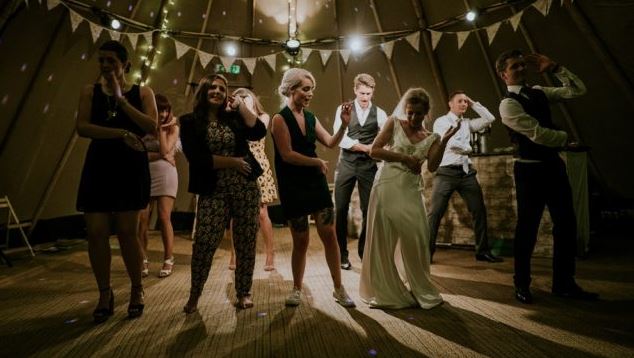 ノルウェーの結婚式の余興ダンスが超絶クオリティ 4000万再生を超える : らばQ