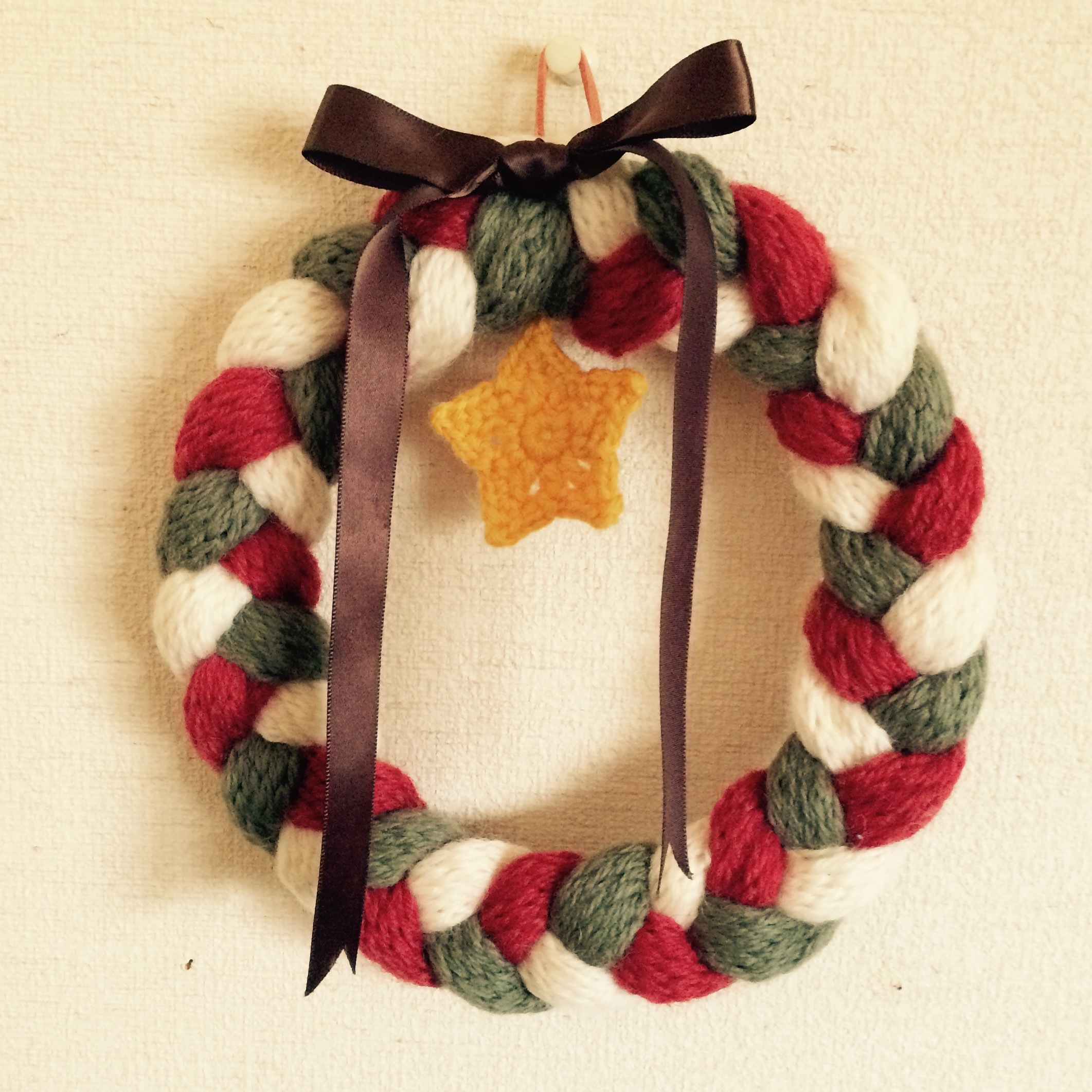 ダイソーたわし用ヤーンで作る✨, 簡単🔰クリスマスツリーの編み方解説🎄💗, ゆっくり解説バージョンはYouTubeで公開しています🌟,Instagramプロフィールから飛べます✈️ ,編み物 かぎ針編み クロッシェハンドメイドかぎ針編み好きさんと繋がりたい編み物好きさんと繋がりたい編み物のある暮らしクリスマスオーナメント モチーフセリアクリスマスツリー,