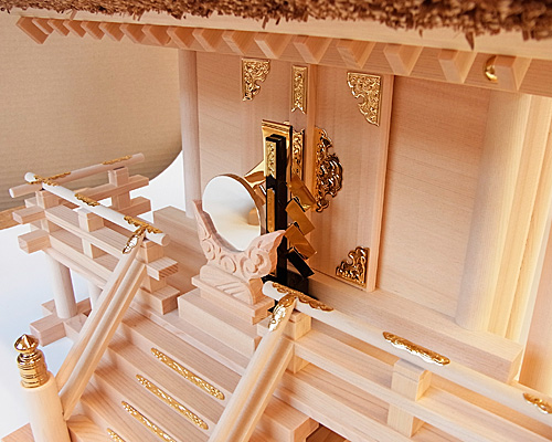 幣束 へいそく の飾り方！神棚に飾る手順や意味は？色・形・種類の違い