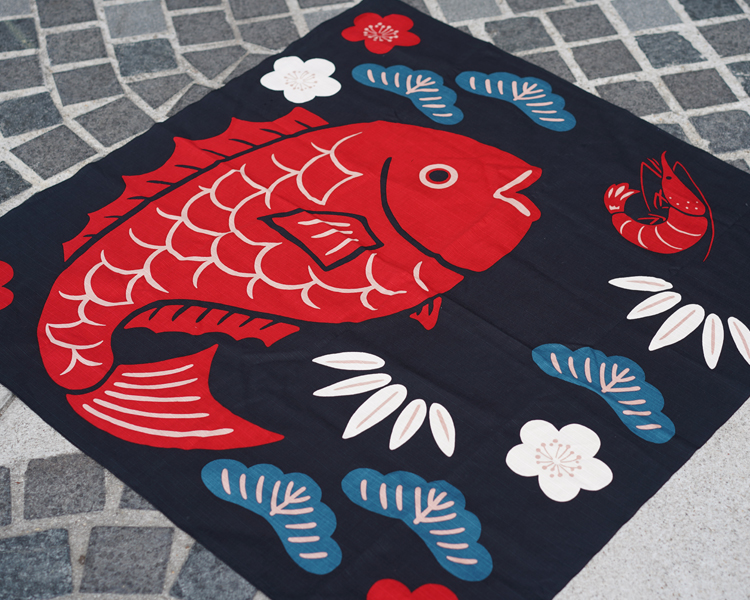 楽天市場 風呂敷 70cm角 綿100% ハレ包み 松竹梅柄 アカ 名入れ対応 むすび ラッピング用に エコバッグ テーブルクロス 赤 紅白 ハレの日お祝い 祝い事 めでたい おしゃれ かわいい ふろしき 生地 むす美 日本製 メール便送料無料 1000円ポッキリ : 創業明治20年 京都