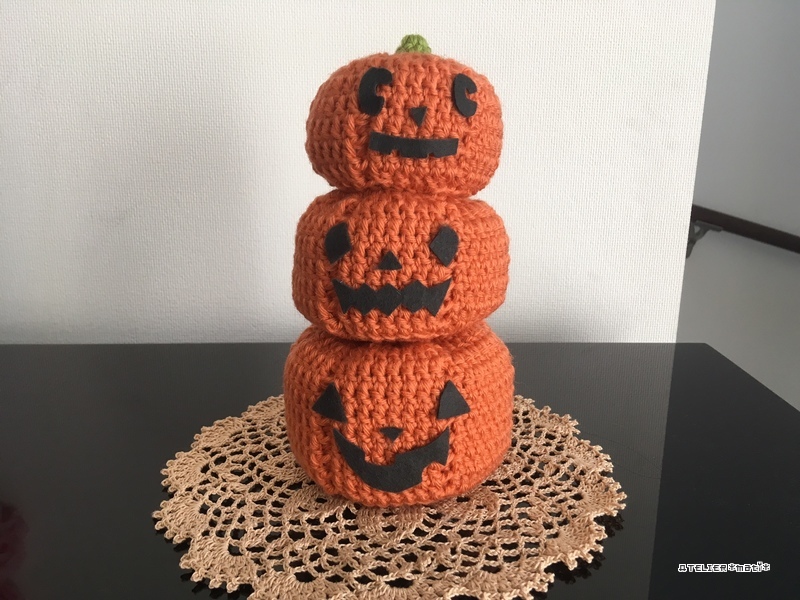 編みぐるみ編み図：ハロウィンの小さな猫「ミク」フランス語版PDF - Etsy 日本