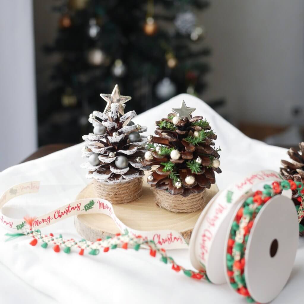 オール100均 松ぼっくりのクリスマスツリー。DIYで作る**こどもと過ごすおうち時間