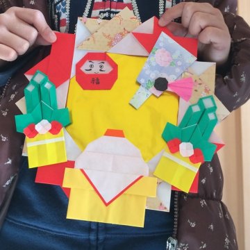 色画用紙を巻き巻き！手作り門松〜お正月にちなんだ製作遊び〜保育と遊びのプラットフォーム ほいくる