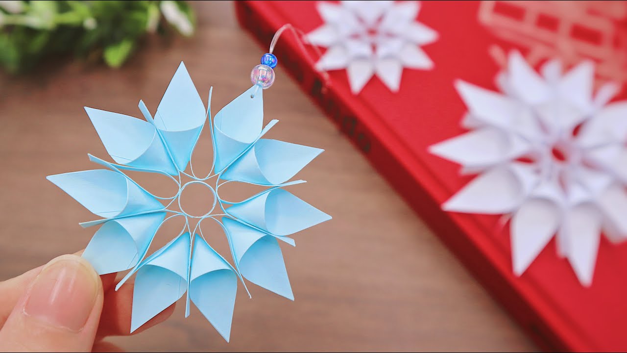 幼児とクリスマス折り紙 簡単で華やかなポインセチアの作り方 - 100円ママ〜100均大好きママのお役立ち情報