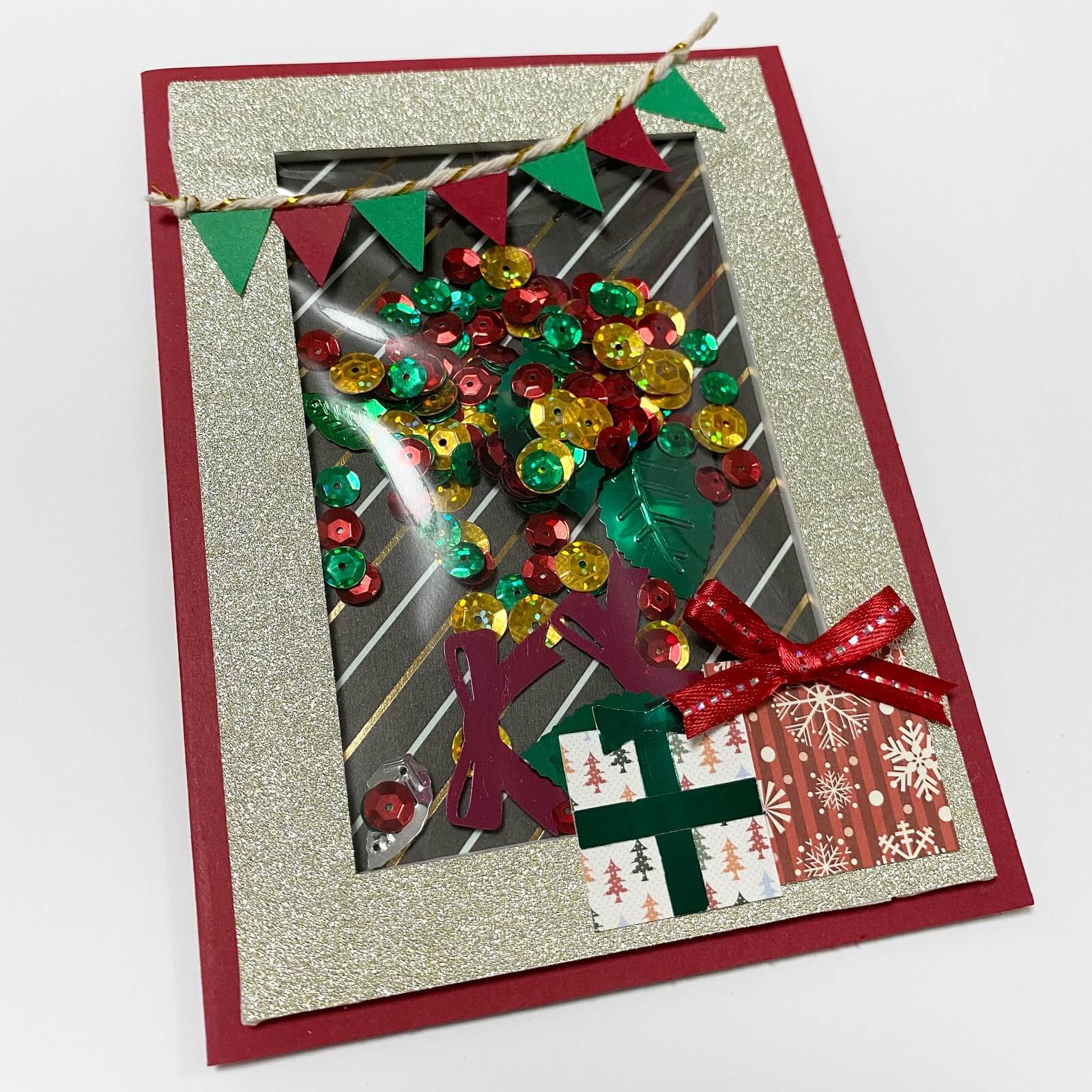 楽天市場 クリスマスカード メッセージカード ４デザイン 全16種 種類豊富 リボン グリーティングカード 白 立体 立つ スタンドタイプ サンタおしゃれ かわいい シンプル 寄せ書き 手紙 文房具 クリスマス カード : SweetSweet Shop