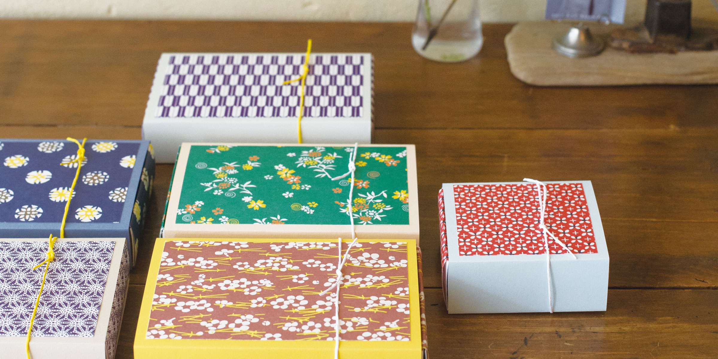 楽天市場TAKEMEKIサプライズ ボックス9.5×9.5×H3.5cm × 2段2段式 単品 ギフトボックス 箱 紙製 2段タイプ プレゼントラッピング 梱包 紙製 誕生日 友達 彼氏 結婚式 卒業 イベント アニバーサリーシンプル かわいい おしゃれ クリスマス ハロウィン