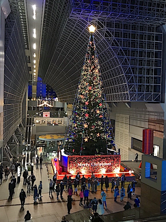 京都駅ビル巨大ツリーです公式最安 京都プラザホテル本館・別館 京都駅近くのビジネスホテル・京都観光に最適