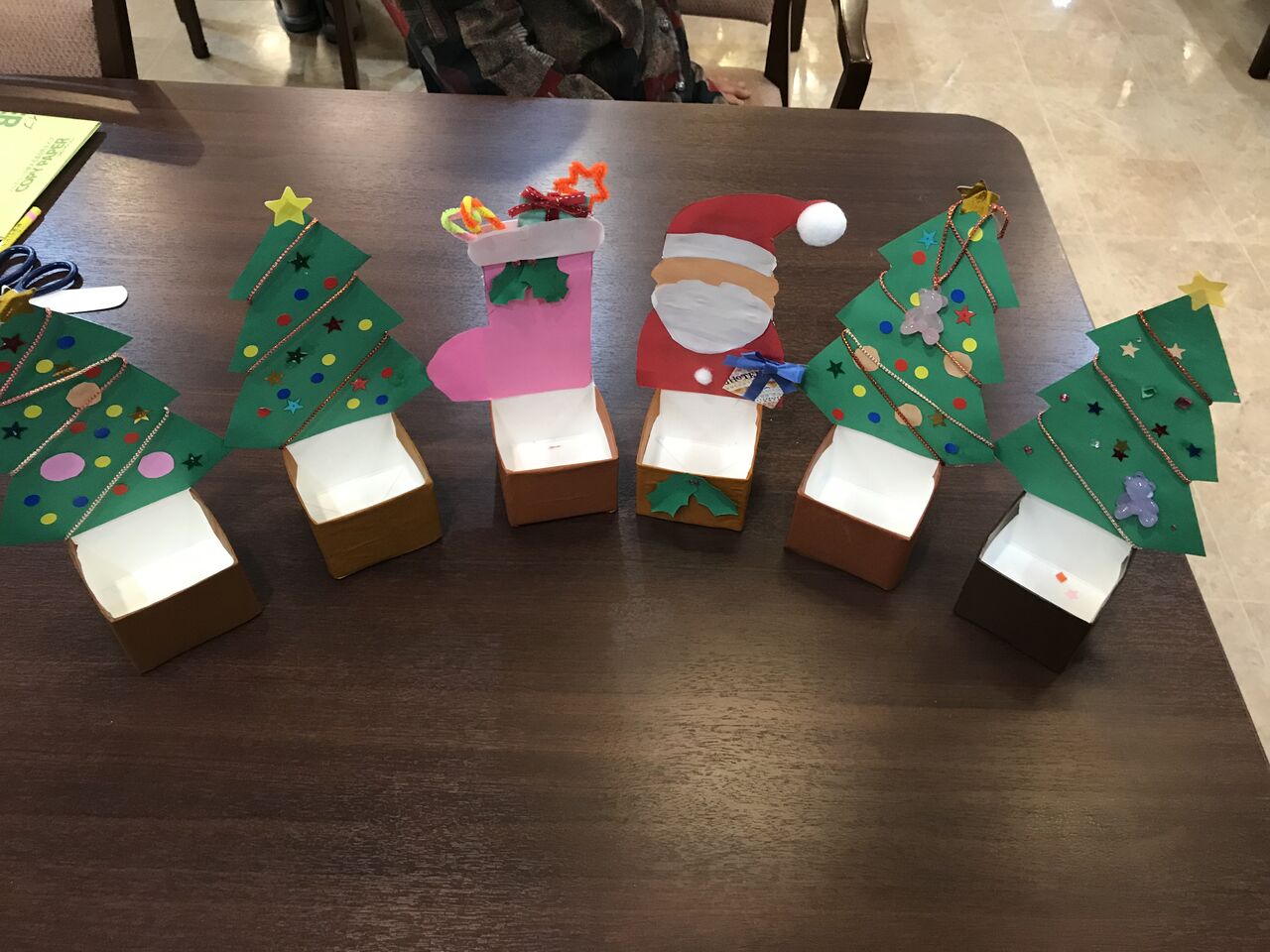 ミニクリスマスツリー みにくりすますつりー 簡単！牛乳パックで作ろう 楽しい工作雪印メグミルク株式会社