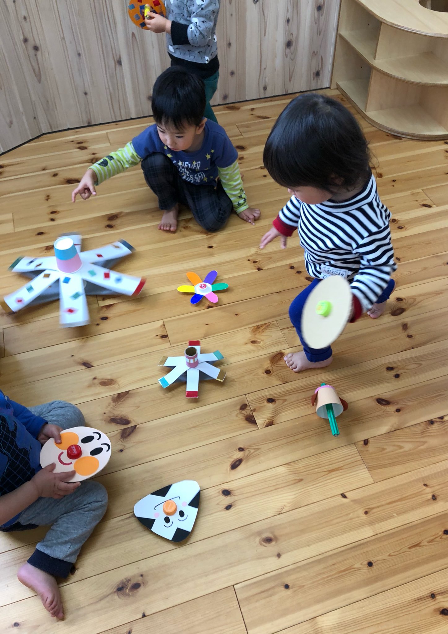 手作りで楽しむお正月の遊びアイデア！ 簡単・福笑い・コマ・おもちゃ保育士くらぶ