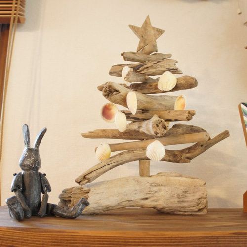 流木を使ったクリスマスツリ
