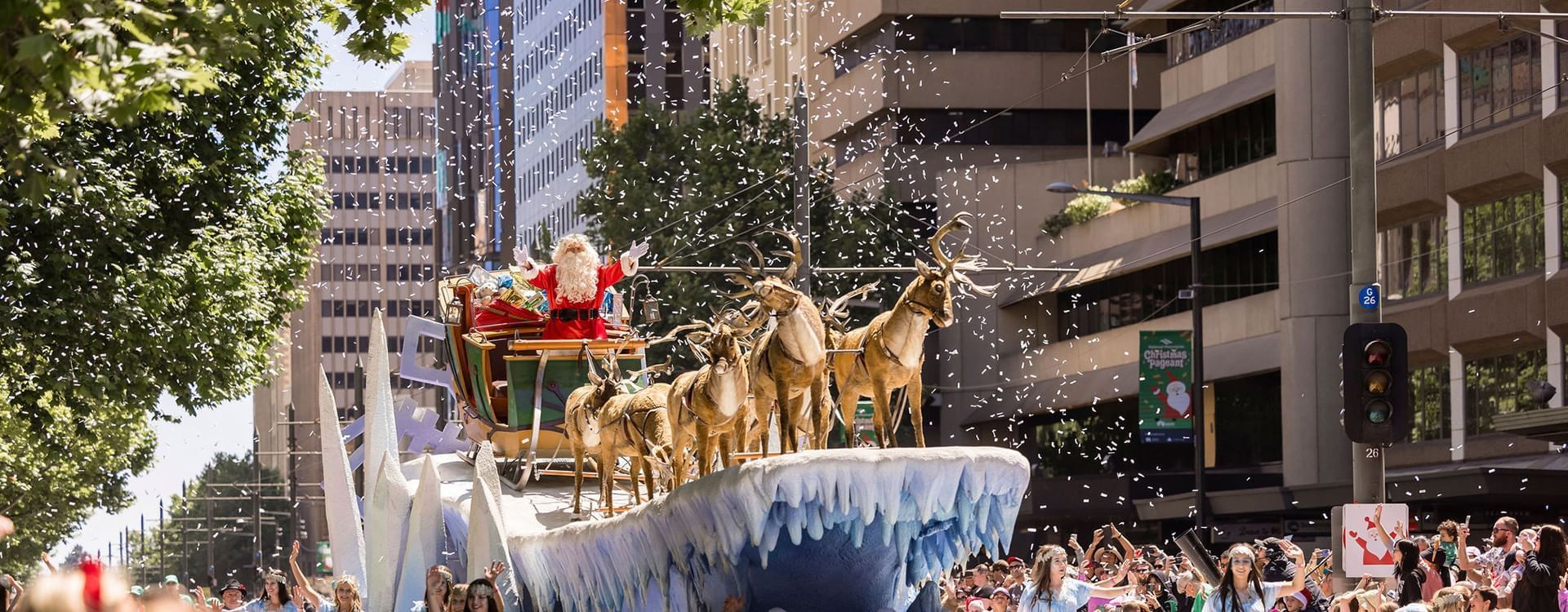 夏の間のサンタクロースに会える！「世界サンタクロース会議」世界のイベント&フェスティバル