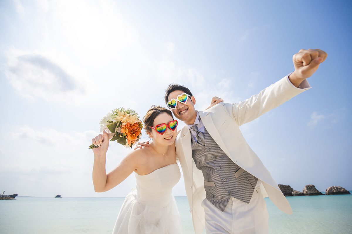 ビーチフォトウェディングのポーズ特集。人気の23シーンを大公開！ - アイブルーム