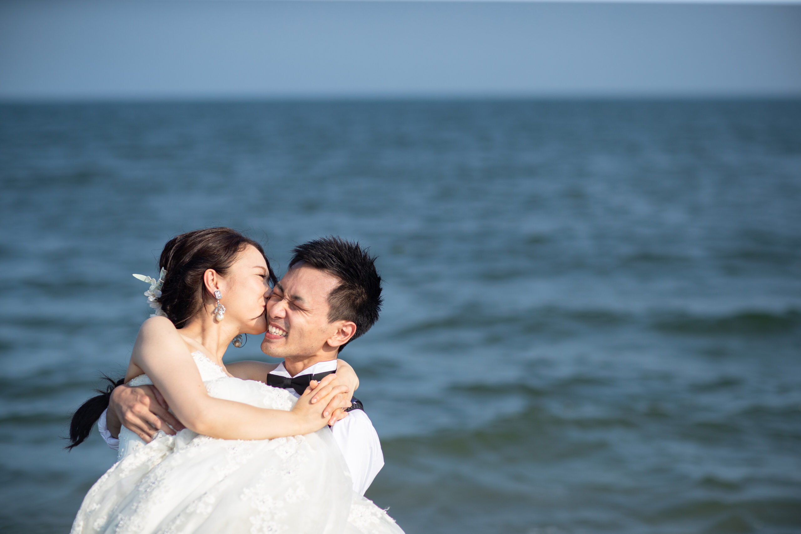 前撮りアイデア集＊ドレス姿のお姫様抱っこショットで本物のプリンセスに＊美花嫁図鑑farny ファーニー お洒落で可愛い花嫁レポが満載！byプラコレ