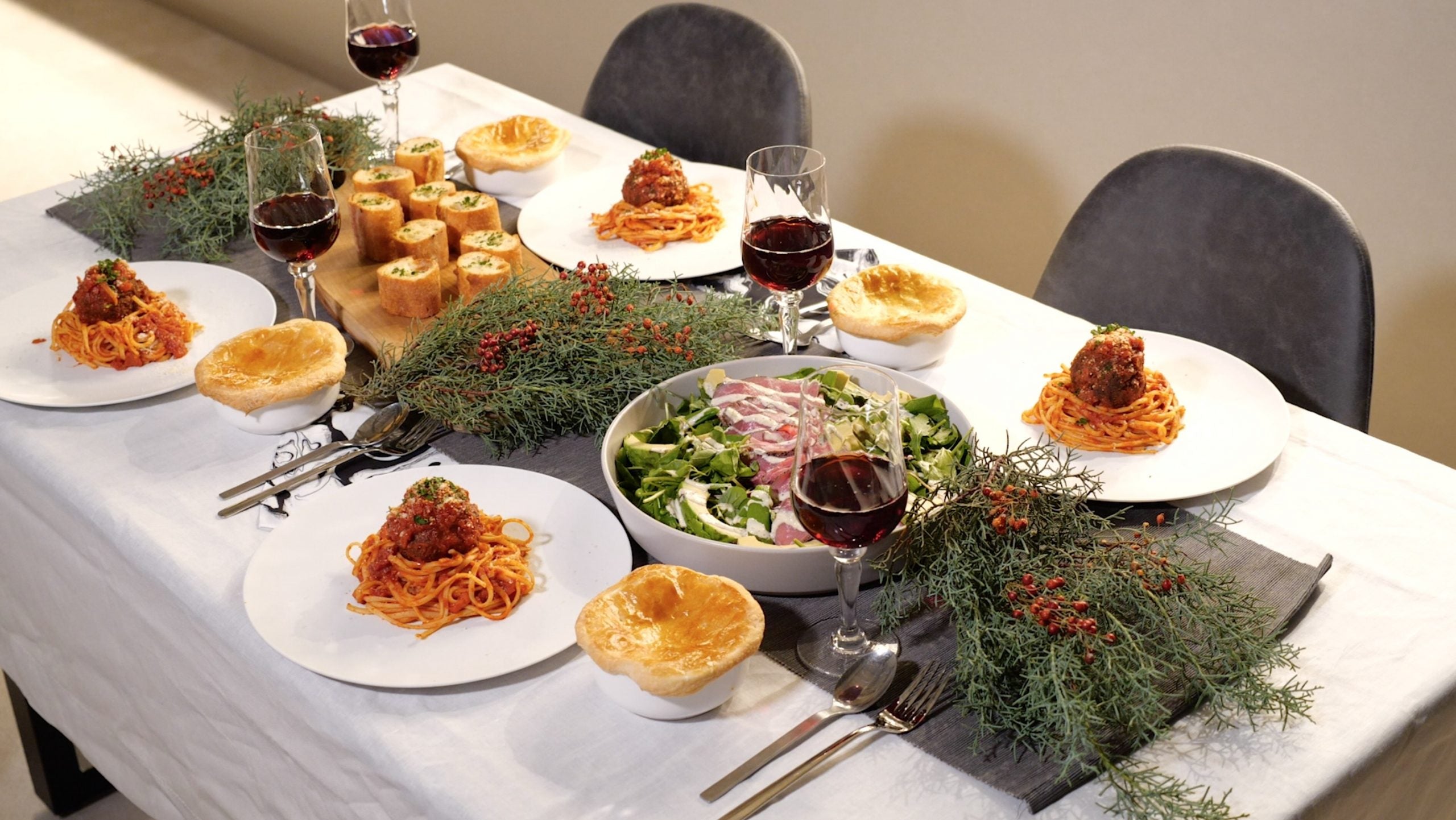 かんたんに作れるクリスマスメニュー 鮮やかなクリスマスリースの盛り付け方 rii- エキスパート - Yahoo!ニュース