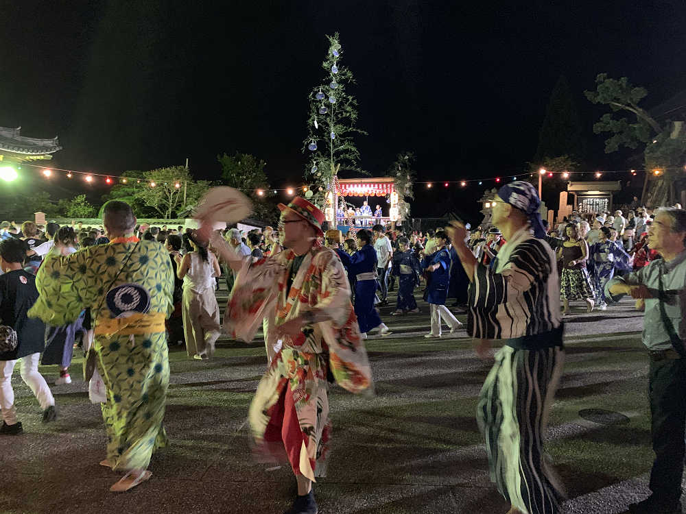 東大寺二月堂で十七夜盆踊り 万燈籠 : 平城宮跡の散歩道