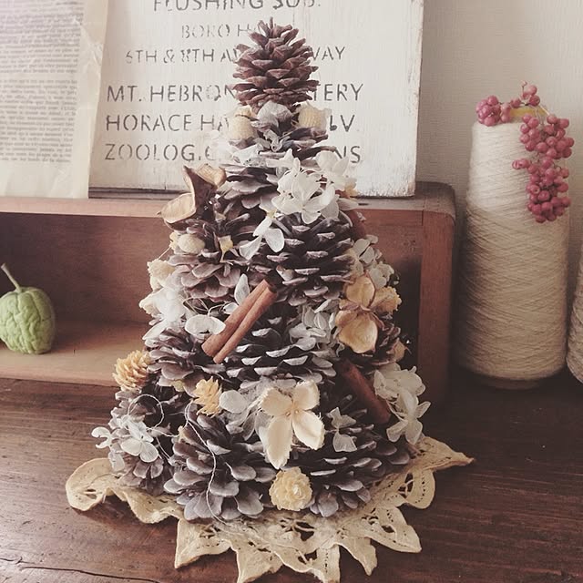 親子で「松ぼっくりのクリスマスリース」作り。自分で作ったリースを飾れば、クリスマスの楽しみがUPしそう♪湘南エリア横浜・湘南で子供と遊ぶ- あそびい横浜・湘南