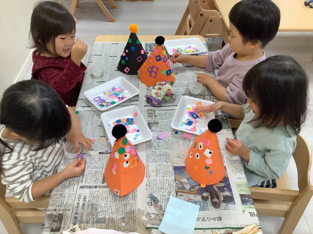 秋の行事 保育園でハロウィンを楽しもう！ 仮装にピッタリの簡単製作3選保育士を応援する情報サイト 保育と暮らしをすこやかに ほいくらし