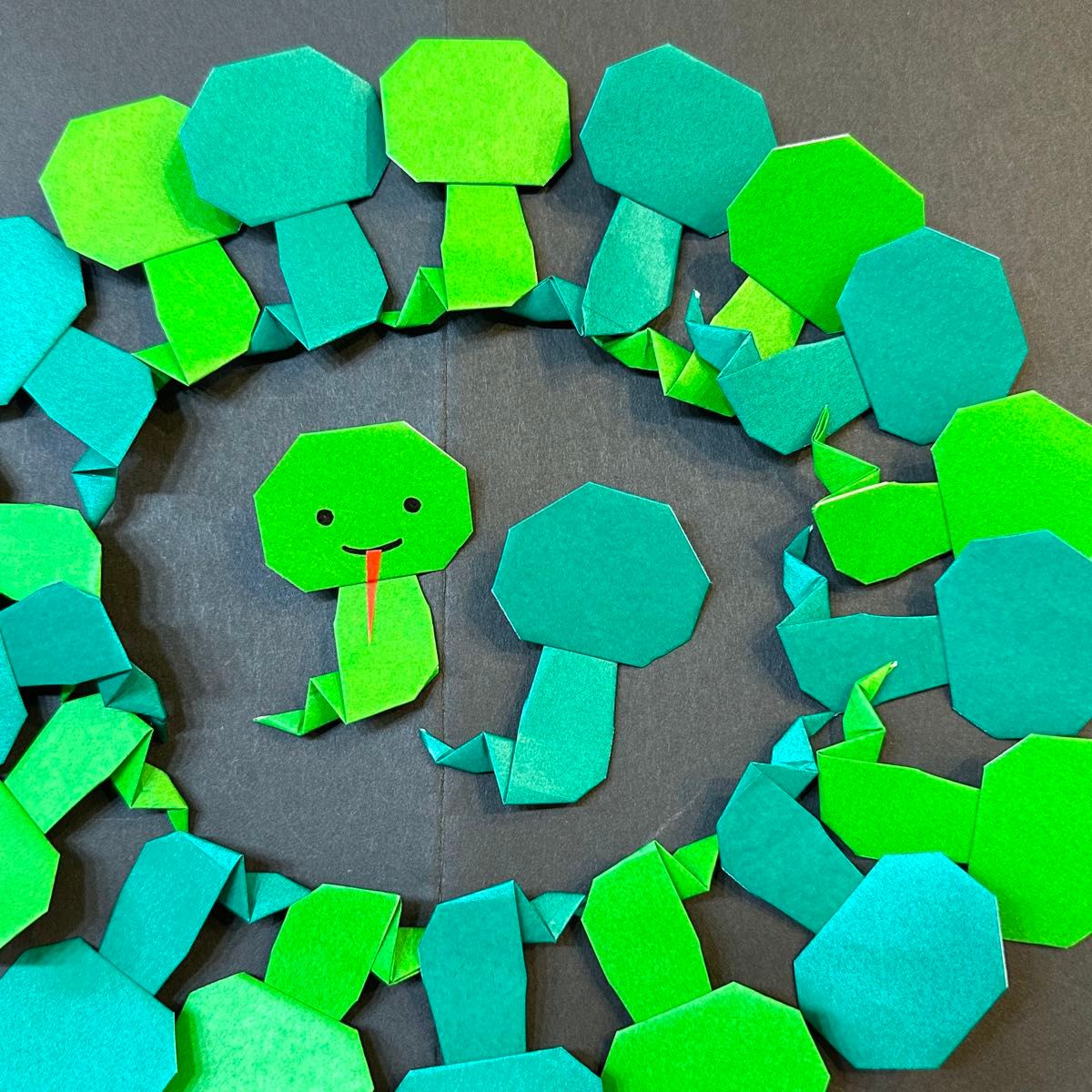 折り紙で作る！簡単へびリースの作り方 How to make simple origami Snake wreath