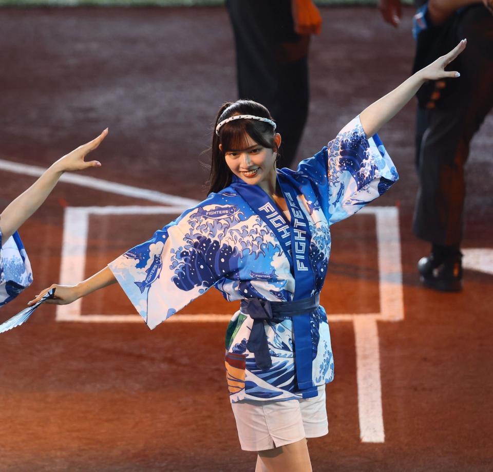 半被 法被 半纏 祭り衣装 祭り用品 衿あじろ 2号 4〜6才楽天市場 ＜送料無料＞祭り用品 子供用 衿網代 あじろ 柄半天 ネズ グレー２号 ４〜６歳用大紋 背中 の文字：睦エリの文字：睦 半纏 袢纏 法被 半被 祭り はっぴ ハッピ 祭り 衣装 お祭り用品 お祭り