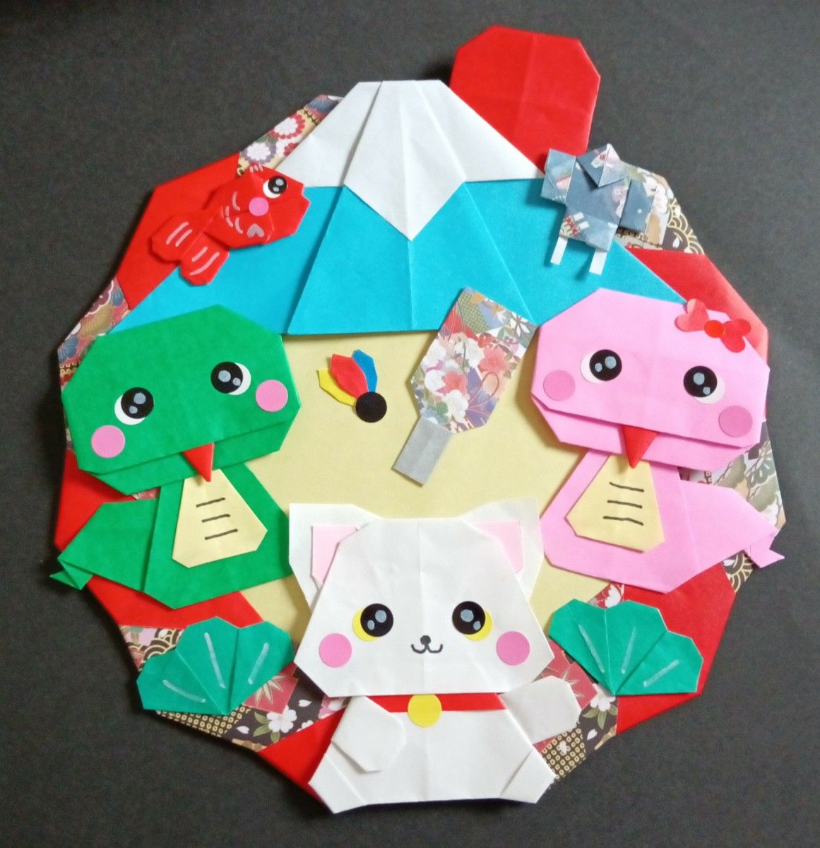 折り紙ヘビ簡単飾り台付Origami Snake and simple display plate