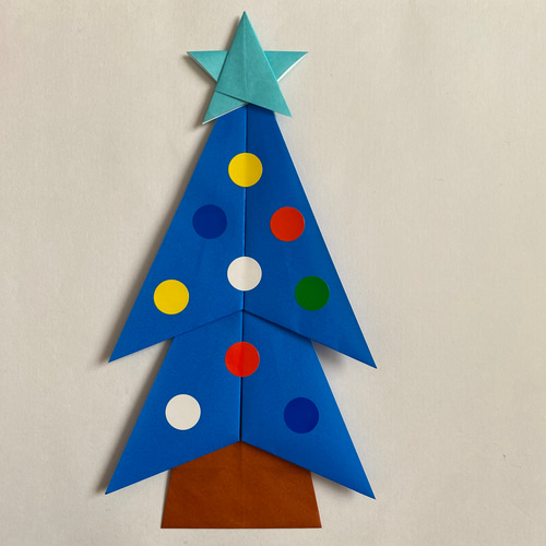 画像一覧1枚目 折り紙で簡単に作れる「クリスマスツリーの壁飾り」の作り方ぬくもり