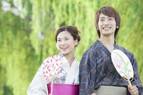 関東の夏祭りで楽しむ花火大会と浴衣デート