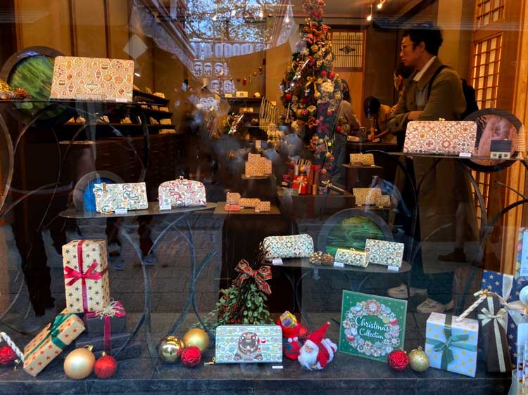 クリスマスツリーをおしゃれに飾り付けるコツ。クリスマスの雰囲気を高めよう