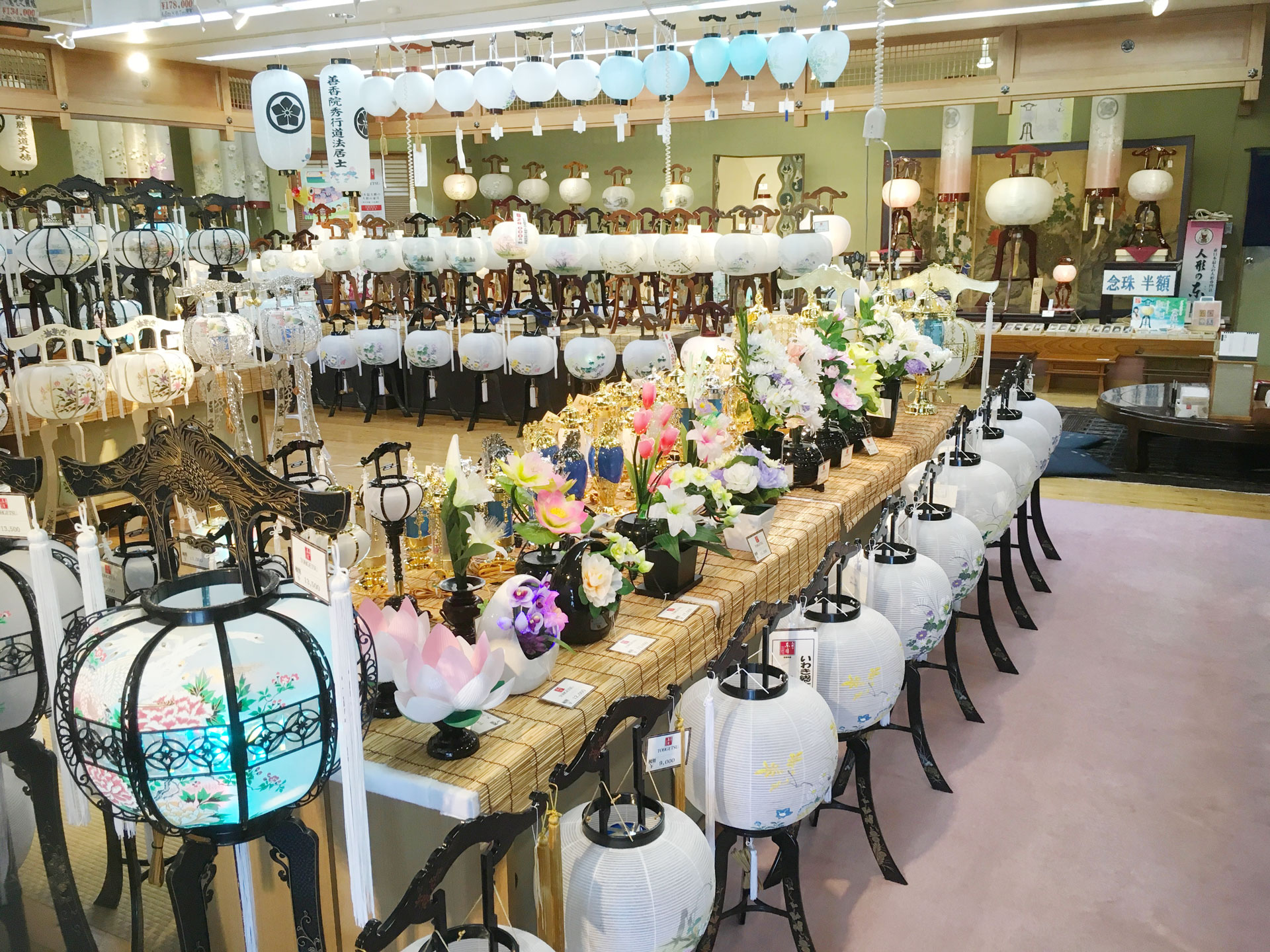 葬儀～三回忌頃まで使用する灯篭・提灯とはの葬儀・家族葬なら家族葬の花水木