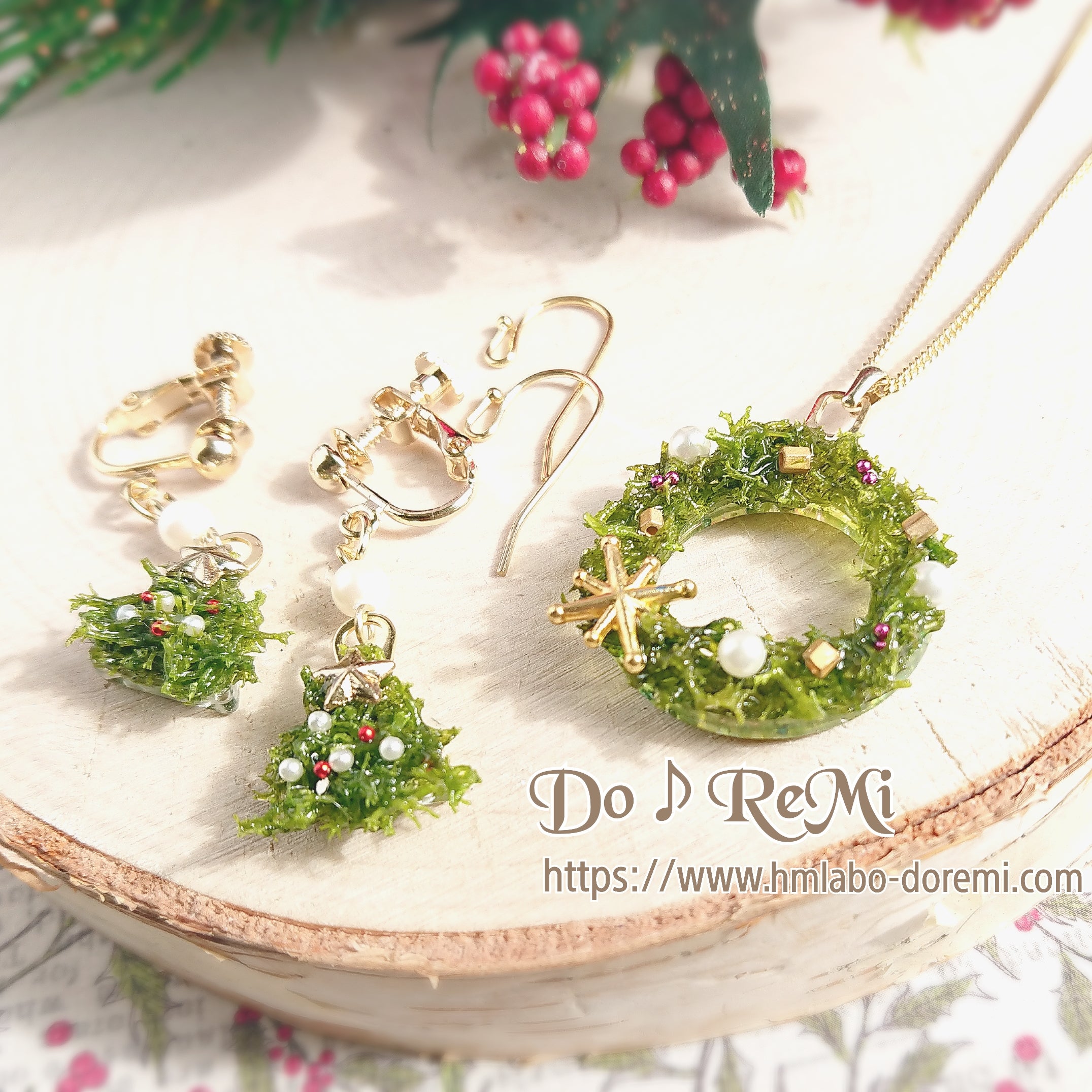 雪の結晶❄️アクセサリー✨ とても好きで人気なお色で雪の結晶❄️アクセサリー制作しました✨レジンペンダントレジンイヤリングレジンピアスレジン好きな方と繋がりたい宇宙レジン星の雫レジン液天の川銀河雪の結晶