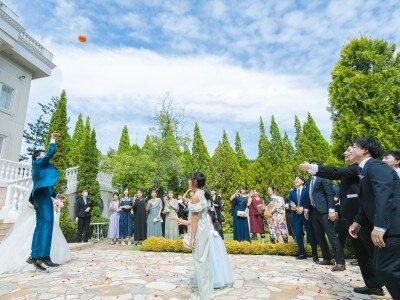 結婚式のサプライズ！新郎から男性ゲストへの熱いブーケトス -大阪フラワー教室Sion-フラワーアレンジメントスクールSion