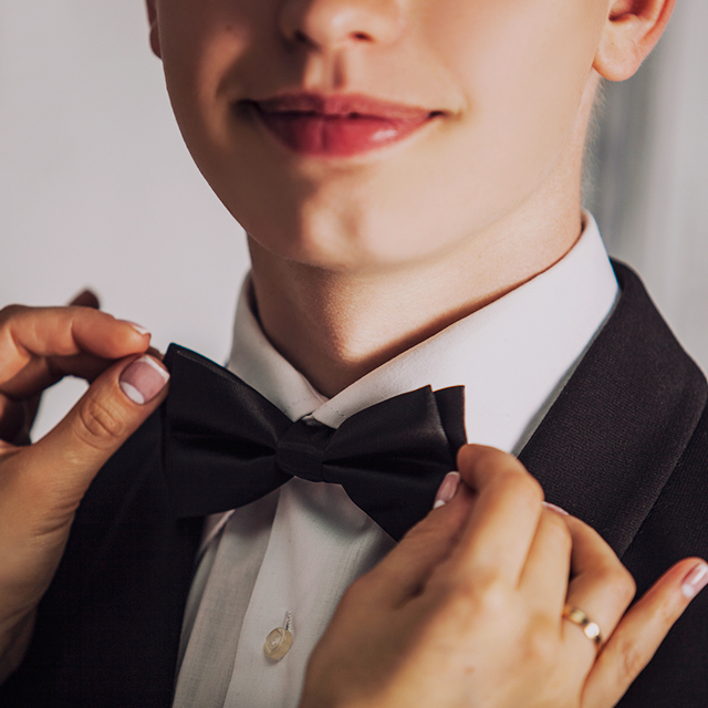 結婚式にふさわしい蝶ネクタイの色柄は？基本マナーやコーデを紹介身嗜みオリーブオイルをひとまわし