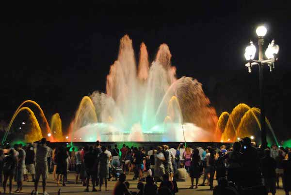 バルセロナの歌う魔法の噴水 - 必見です!2025年