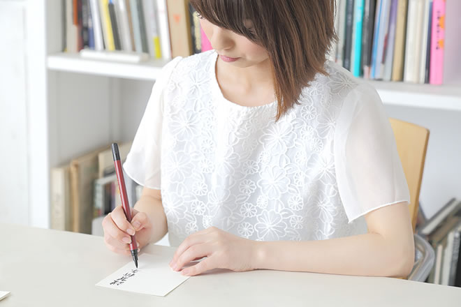 年賀状に添える一言メッセージ集！友達・上司など相手別の例文も紹介カメラのキタムラ年賀状2025巳年