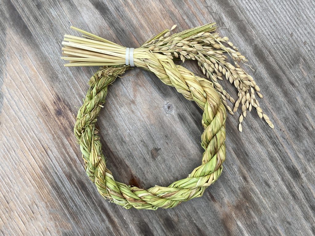 初めてでも 簡単に作れる パラコードで輪飾りの キーホルダーの作り方！カウヒッチ ひばり結び