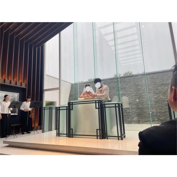 ザ・リーヴス プレミアムテラス大階段のある絢爛豪華な式場スチール〜MV SHOOTEST