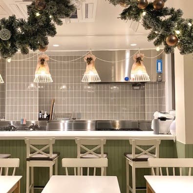 2025年版 クリスマス女子会プラン8選！おすすめスポットもご紹介スペースマーケット