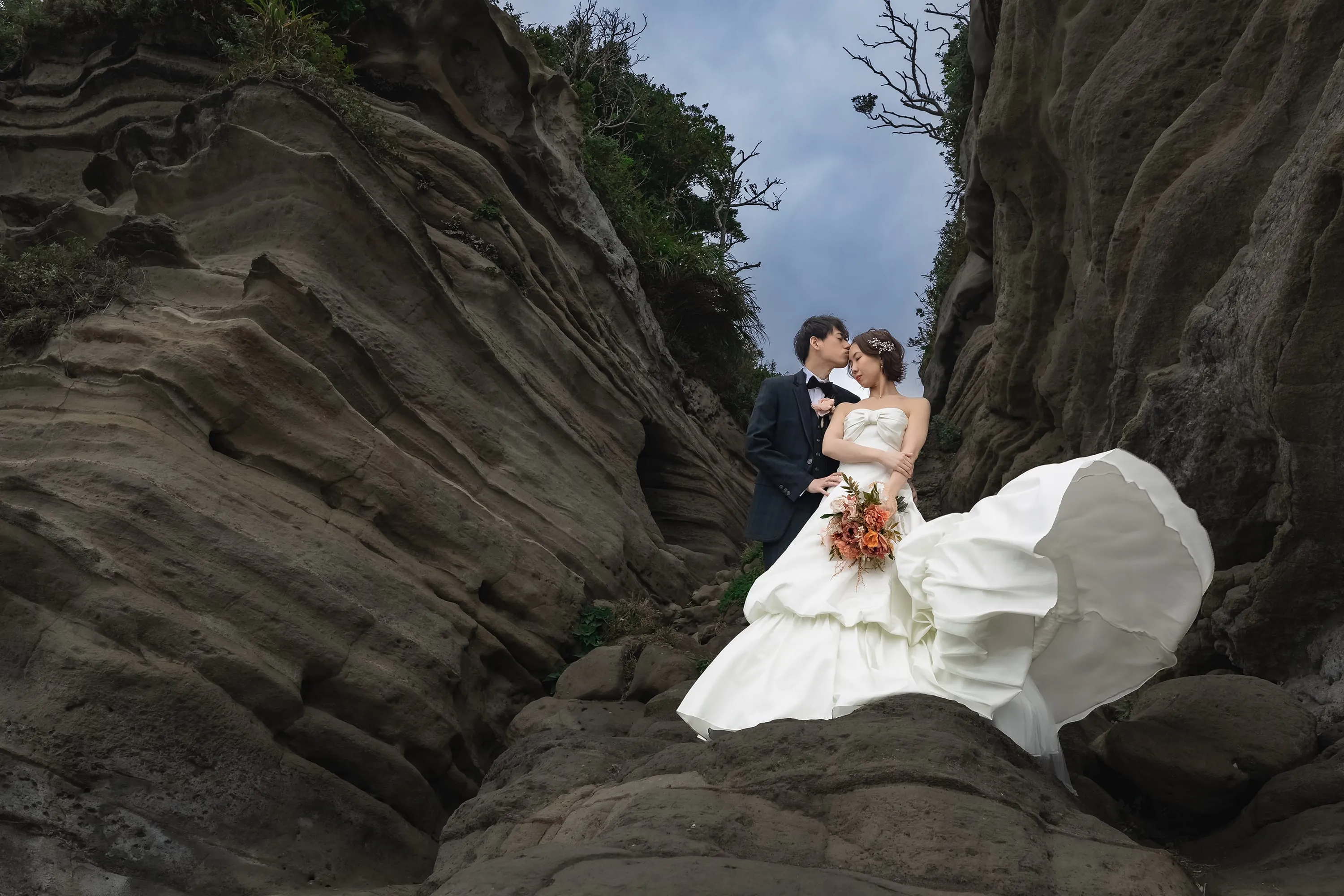 色とりどりの花たちに包まれて！春のウェディングフォトの撮影OurPhoto アワーフォト