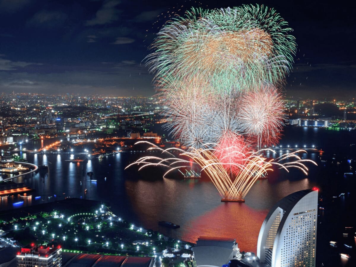 横浜の夜を彩る花火 date:2025年7月19日 location:横浜市鶴見区 大黒埠頭 camera:EOS R6 Mark Ⅱ lens:RF70-200mm f2.8 L IS USM 200mm 7.4sec f11 iso100canoneosr6markⅡrf70200f28lisusmmy_eos_photoraw_nightshotsNSG_IGworldwidefireworks