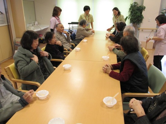 ひな祭りの遊び ・ゲーム7選 遊び方・ねらい解説 保育士・幼稚園教諭のための情報メディア ほいくis ほいくいず