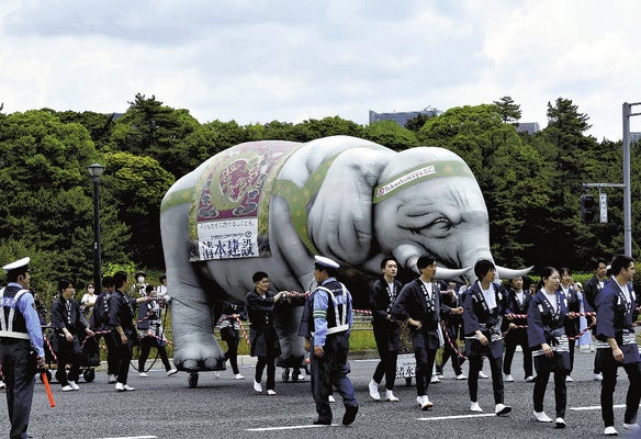 日枝神社の山王祭、神幸祭行列を見物に』赤坂 東京 の旅行記・ブログ by morino296さん フォートラベル