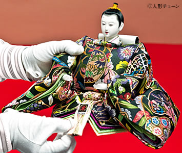 お雛様🎎の正しい座り順とは？ 〜お内裏様から五人囃子まで〜 - 奈良県のシステム・アプリ・Web制作会社