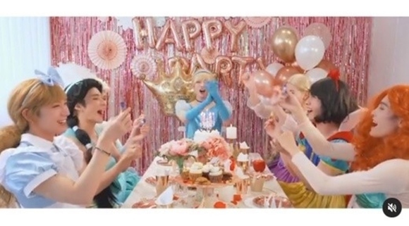 BXです❣️王一博 お誕生日 スライド スタンド 限定価額❣️確認用❣️ サテライト