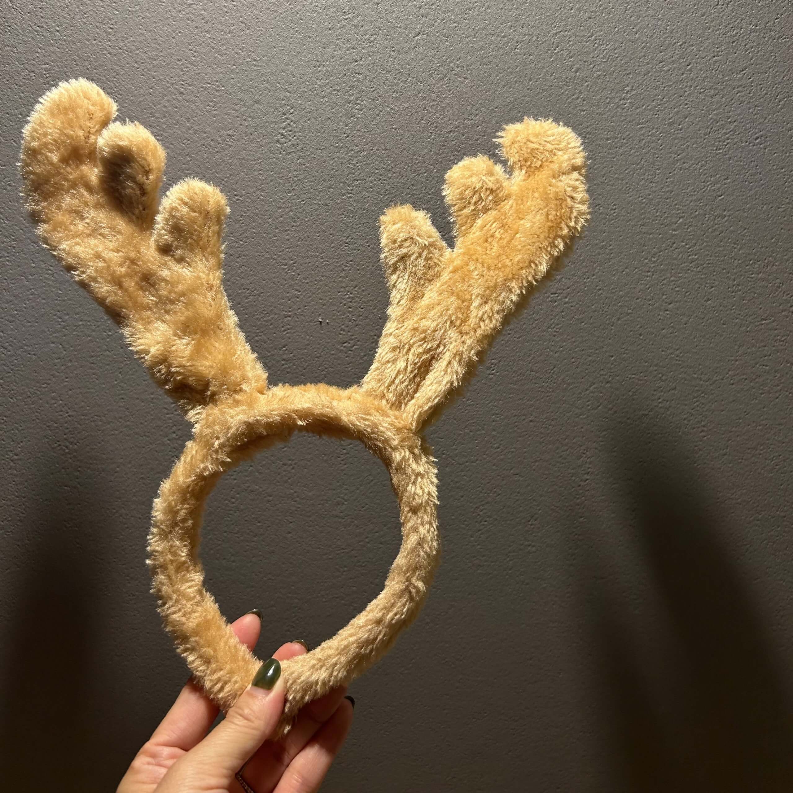 お茶目 奈良のダイソーで手に入れた「鹿の角」カチューシャをよく見ると 〇〇〇〇の角だった件についてロケットニュース24