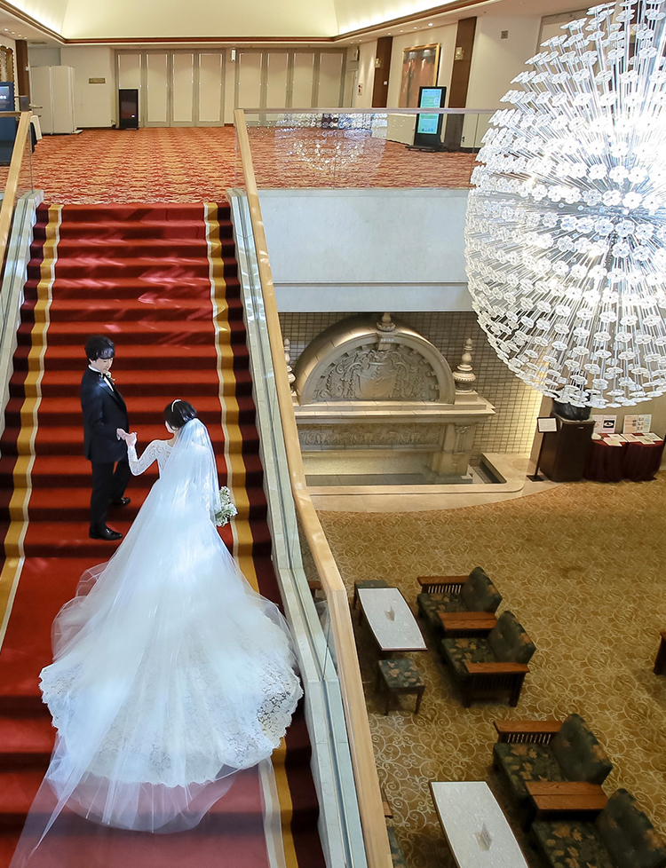 王道ロケーションと東京會舘でゴージャスな前撮りを 』 撮影日：2023年6月8日 東京駅周辺、東京會舘、明治安田生命ビル 24toweddingの撮影レポート Photorait