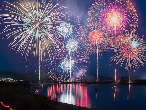 Amazon打上花火 スターマイン 5本立 参考価格:1320円 1台打ち上げ花火おもちゃ