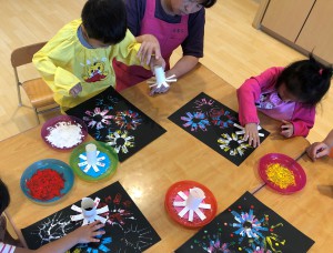 動画 立体メガネ 紙コップとカラーセロハンで作る保育士の転職・採用は 保育士バンク！